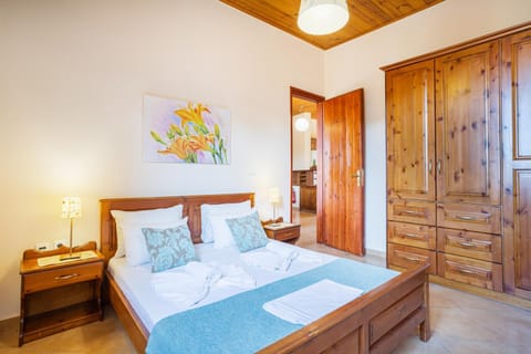 Bed, Photo of the whole room, Decorative detail, Bedroom