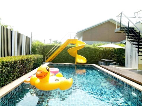 Day, Swimming pool