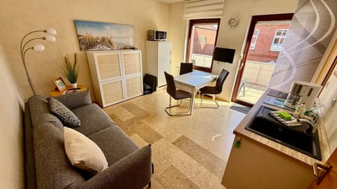 Balcony/Terrace, Balcony/Terrace, Living room, Dining area, stove, kitchen