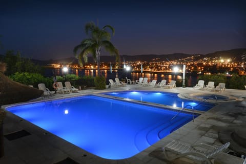 Lake view, Pool view, Swimming pool