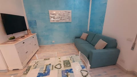 TV and multimedia, Living room, Seating area, Evening entertainment