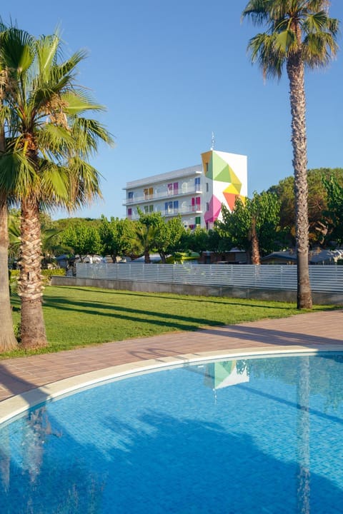 Swimming pool, Swimming pool