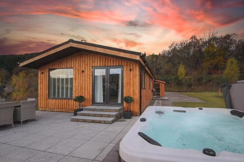 Property building, Patio, Hot Tub, Sunrise