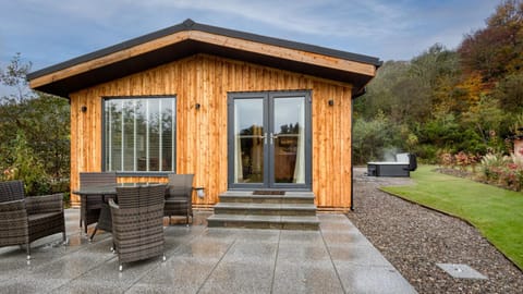 Property building, Patio, Day, Garden, Hot Tub, Garden view