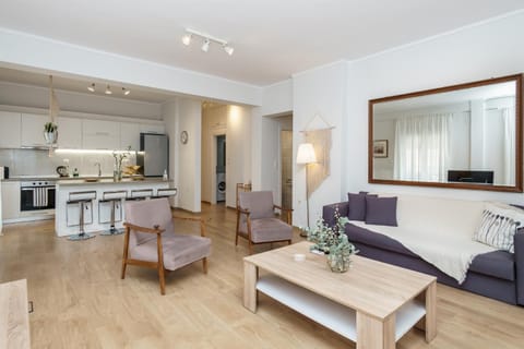 Kitchen or kitchenette, Living room, Seating area, Dining area