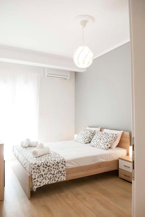 Photo of the whole room, Bedroom, air conditioner