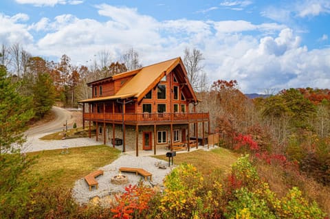 Property building, Natural landscape, Autumn, Parking