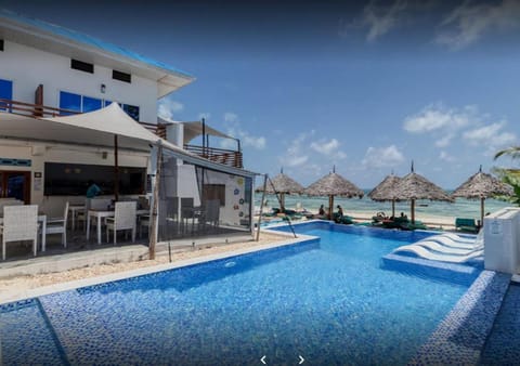 Property building, Restaurant/places to eat, Sea view, Swimming pool