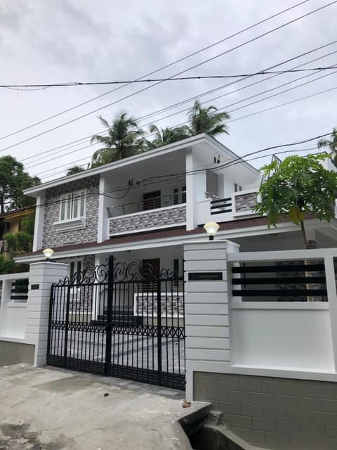 Facade/entrance, Decorative detail, Street view