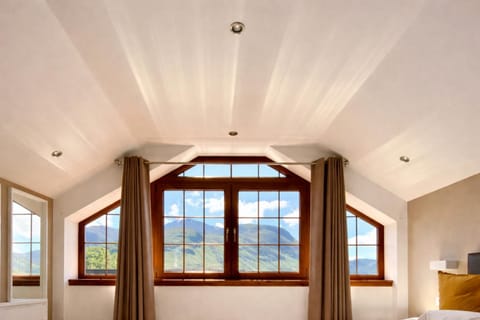 Bed, Natural landscape, Photo of the whole room, Bedroom