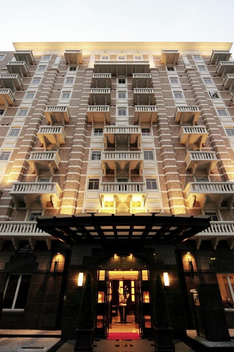 Facade/entrance