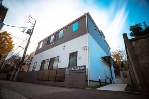 Facade/entrance, Bird's eye view