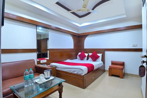 Bed, TV and multimedia, Photo of the whole room, Seating area, Bedroom, towels