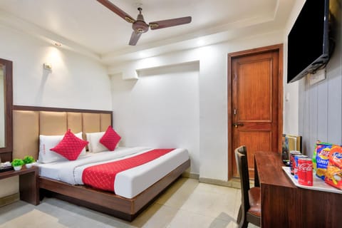 Communal lounge/ TV room, Bed, TV and multimedia, View (from property/room), Bedroom, wardrobe