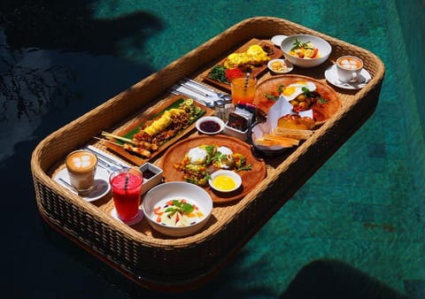 Day, Food and drinks, Food, Swimming pool, Breakfast, English/Irish breakfast, American breakfast, Lunch, Dinner, Drinks