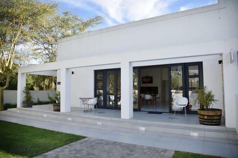 Property building, Patio, Day