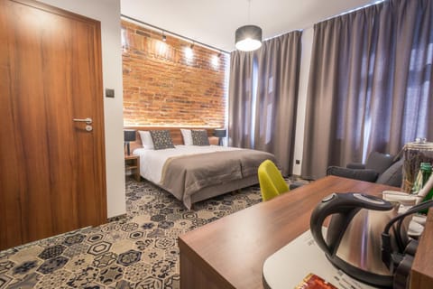 Bed, Photo of the whole room, Seating area, Bedroom