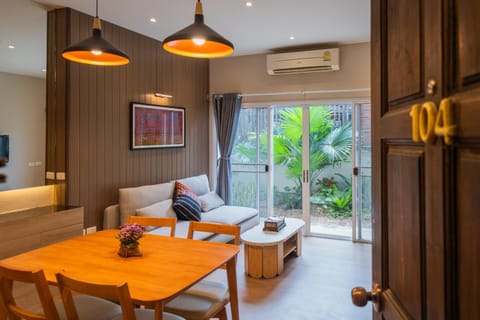 Living room, Seating area, Dining area, air conditioner