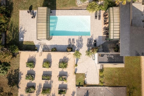 Property building, Day, Bird's eye view, Garden, Garden view, Swimming pool, sunbed