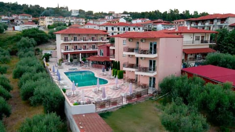 Property building, Restaurant/places to eat, Swimming pool