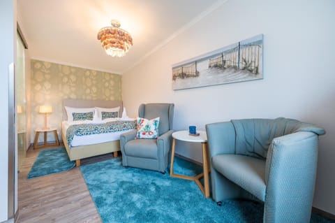 Bed, Living room, Photo of the whole room, Bedroom