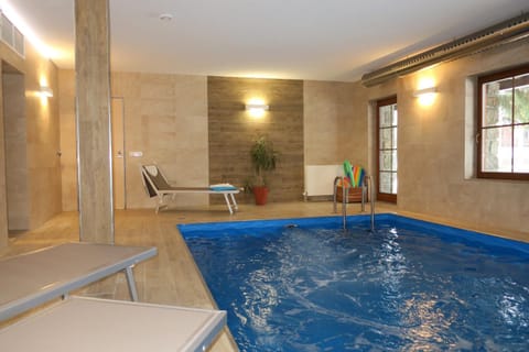 Swimming pool, Swimming pool