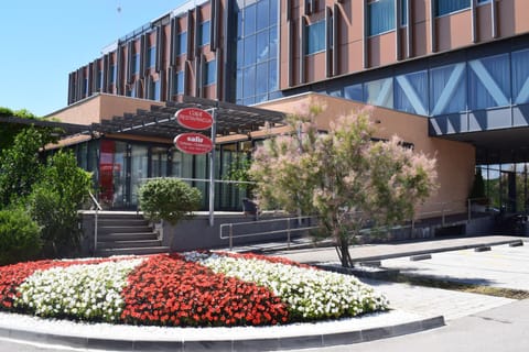 Property building, Day