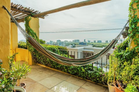 Sun, Sea & a Wood-Fired Hot Tub in a Downtown Mediterranean Villa Villa in Cape Town