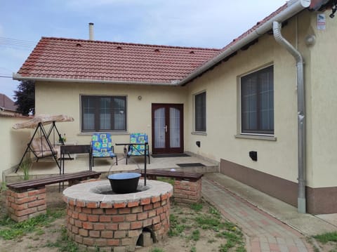 Property building, Patio, Activities, BBQ facilities, Garden, Balcony/Terrace, Garden view, Area and facilities, Entertainment, sunbed