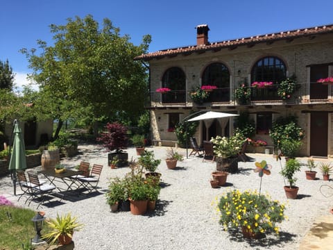 Property building, Patio, Facade/entrance