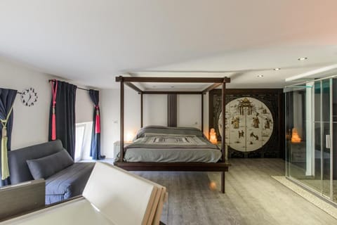 Hot Tub, Bedroom