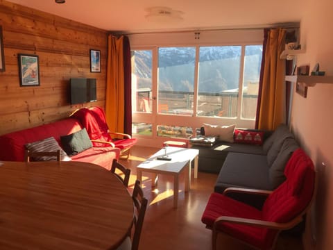 Living room, Mountain view