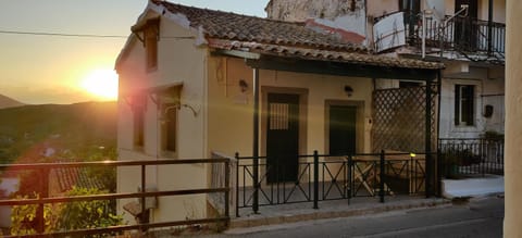 Facade/entrance, Balcony/Terrace