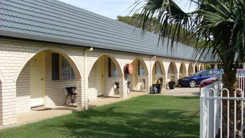 Property building, Day, Garden