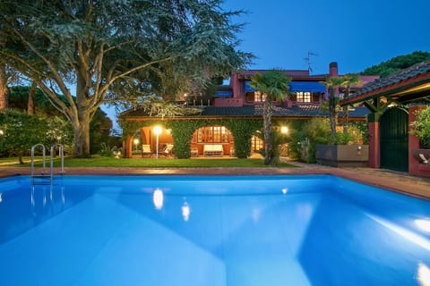 Property building, Night, Garden, Garden view, Pool view, Swimming pool