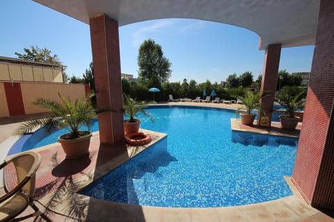 Swimming pool, Swimming pool