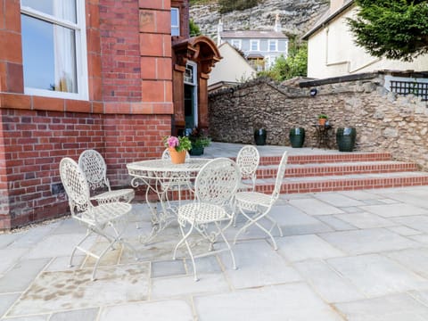 Tan Tabin House in Llandudno