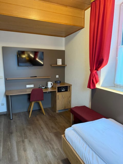 Photo of the whole room, Seating area