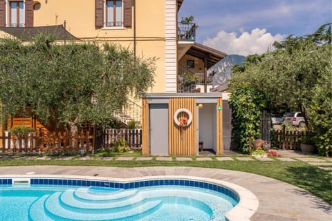 Property building, Swimming pool