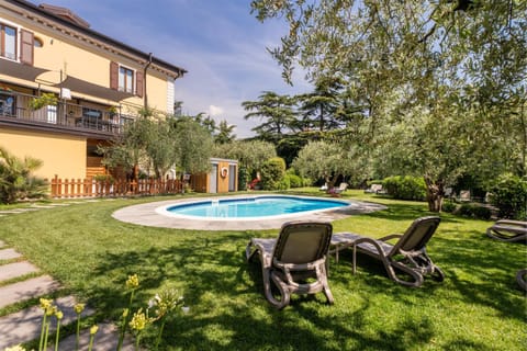 Property building, Garden, Swimming pool, sunbed