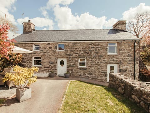 Cefn Uchaf Cottage House in Wales
