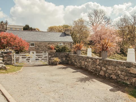 Cefn Uchaf Cottage House in Wales