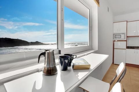 Coffee/tea facilities, Living room, Sea view