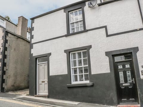 22 Uppergate Street House in Wales