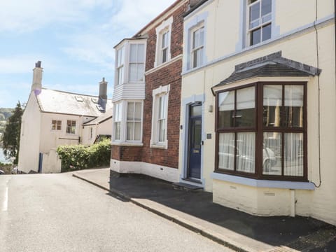 Chwech House in Menai Bridge