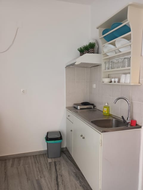 Athina's blue studios Apartment in Naousa