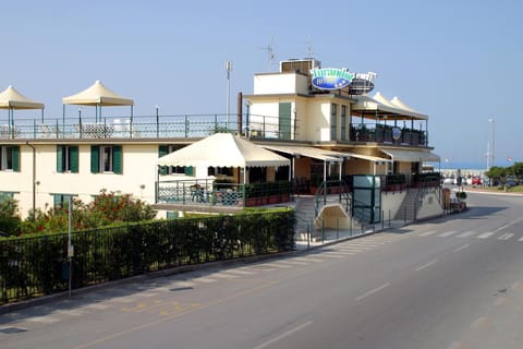 Facade/entrance