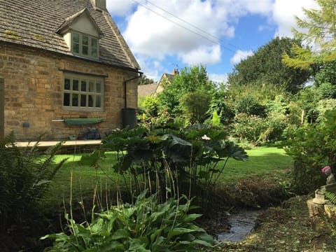 Tumbledown House in Broadway