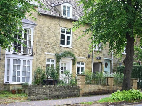 Hare House House in Chipping Norton
