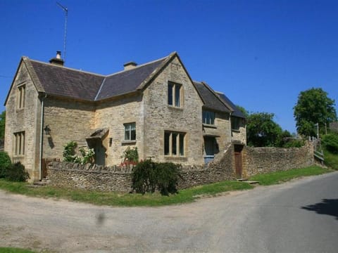 Hillside Cottage House in West Oxfordshire District